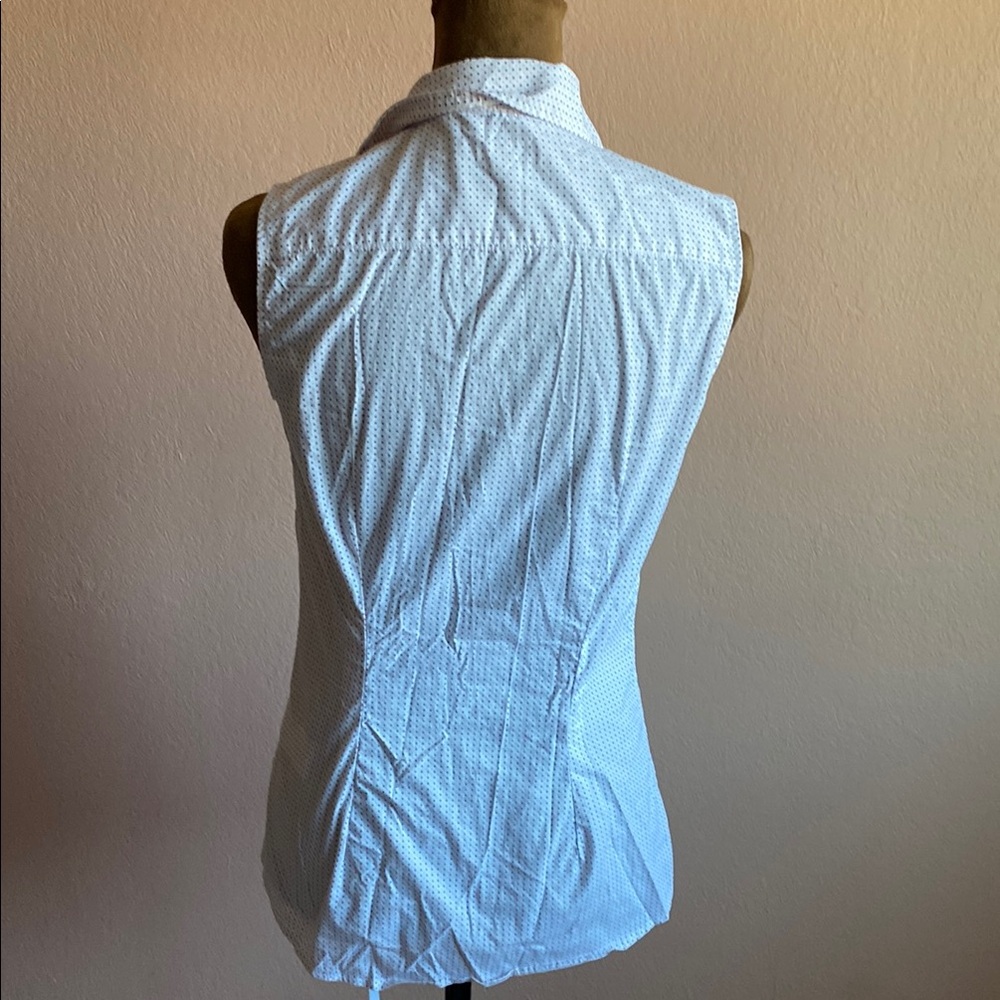 BANANA REPUBLIC Sleeveless White Button-Up Women's Top - Picture 3 of 7